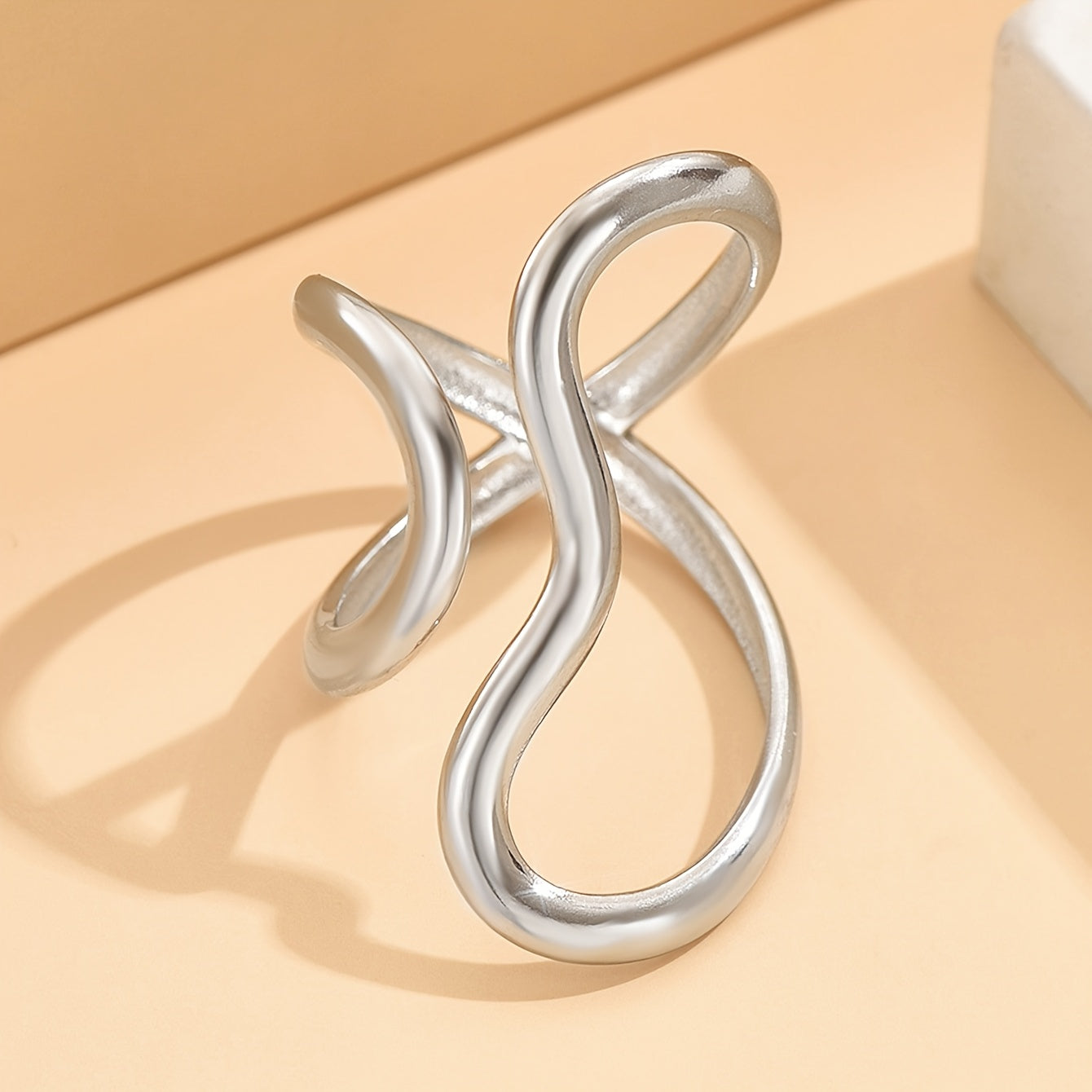 Chic Ring with Asymmetric Wave
