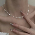Elegant necklace with shimmering pearls