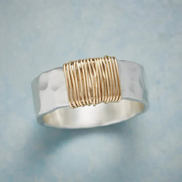 Timeless vintage ring in gold and silver