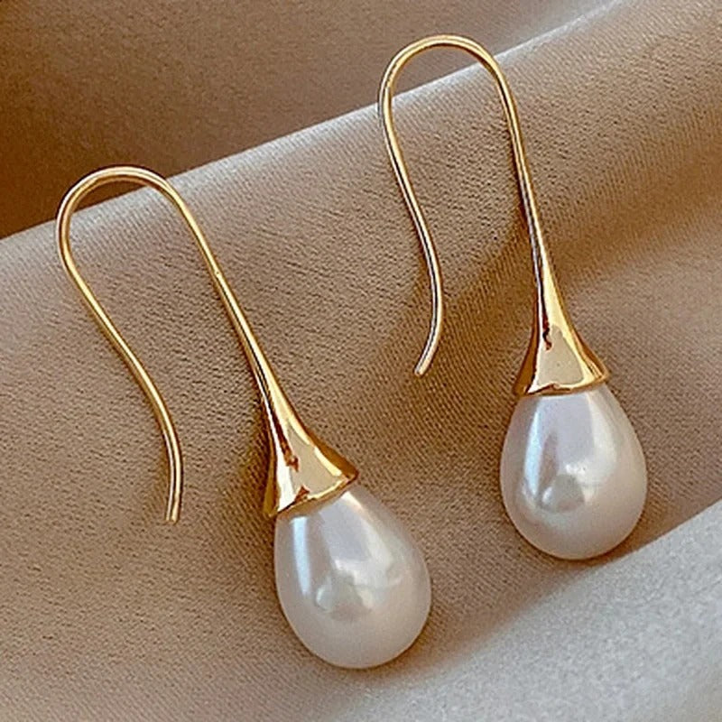 Classic Earrings with Helena Pearls