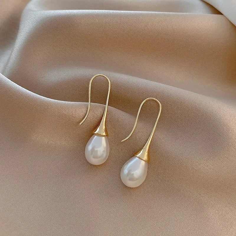 Classic Earrings with Helena Pearls