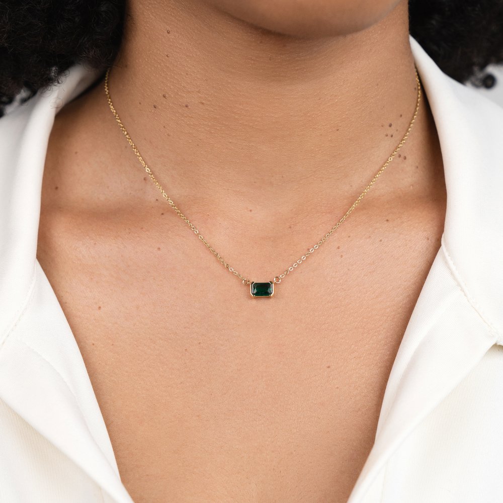 Delicate Necklace with Emerald